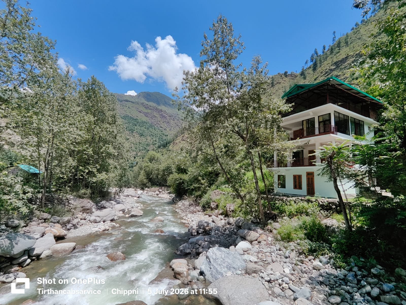 Private Wooden Veranda & Mountain Views