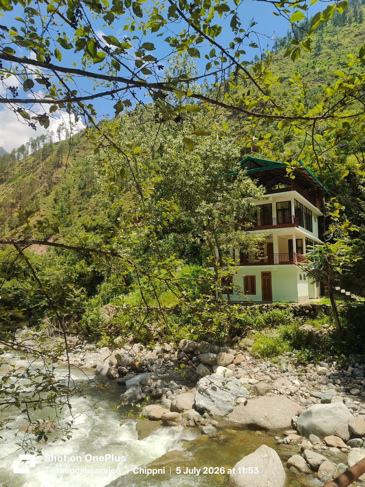 Tirthan River Stream & Garden Deck